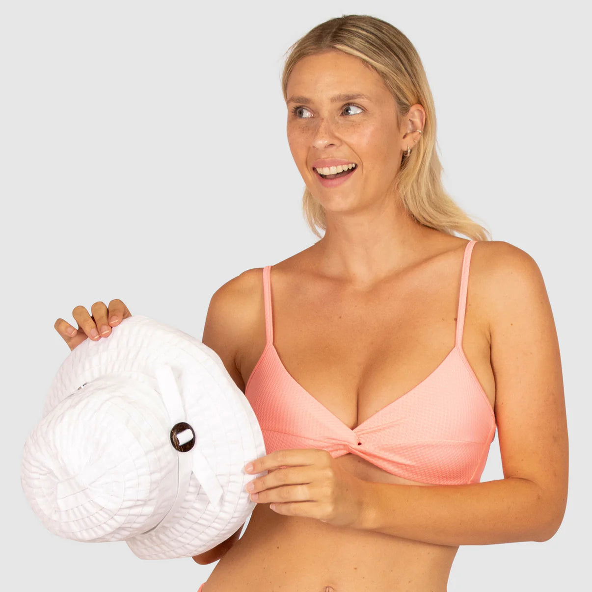 Baku White Buckle Hat A150AAS