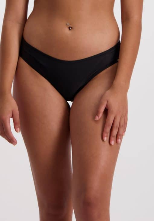 Piha Black V Pant P2995SS