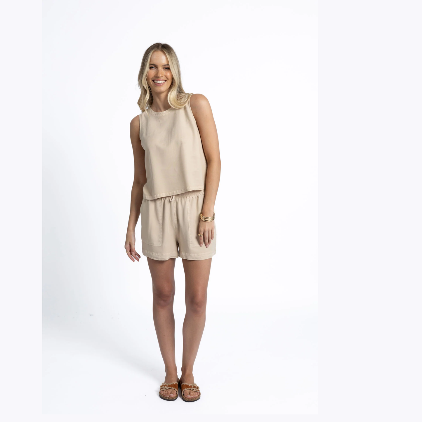 Humidity Tide Short Latte HS25404